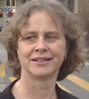 Head shot of Sheila Murnaghan, a white woman with chin lenth hair